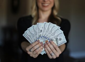Jak zarabiać 5000 zł miesięcznie? Jak zarabiać 5000 zł miesięcznie?