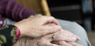 Co przysługuje seniorowi po 75 roku życia?