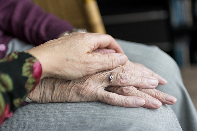 Co przysługuje seniorowi po 75 roku życia?